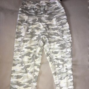 Aerie Camo Leggings, size S